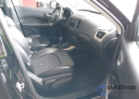 2018 Jeep Compass Latitude 4X4 z USA, uszkodzony, nr VIN 3C4NJDBB4JT457018